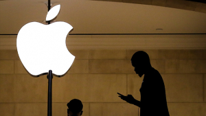 Apple Becomes the World’s 1st $3 Trillion Company